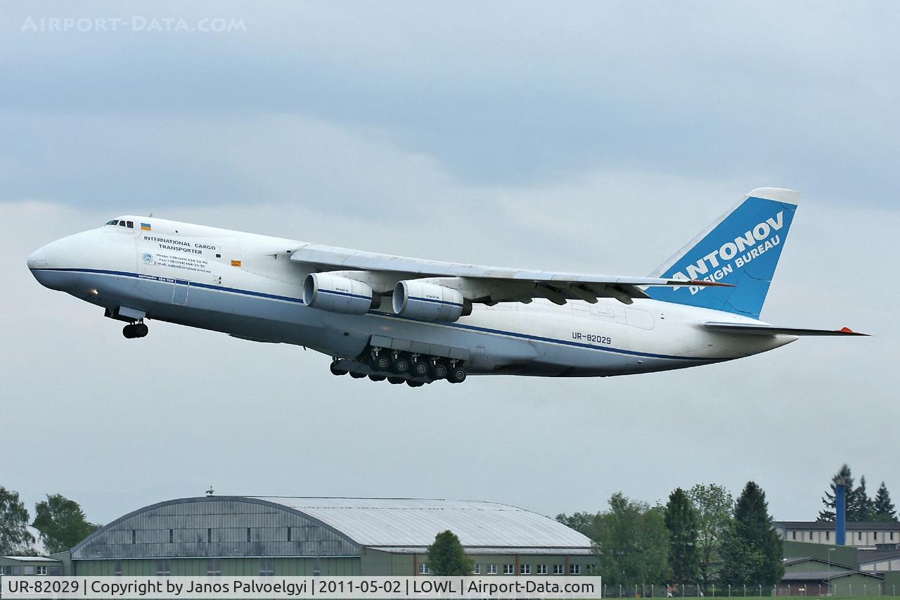 UR-82029, 1991 Antonov An-124-100 Ruslan C/N 19530502630/0210, Antonov Desing Bureau An-124-100 takeoff in LOWL/LNZ