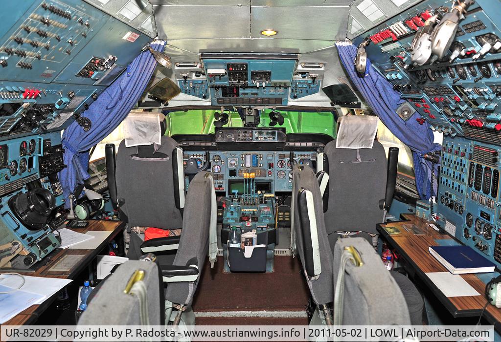UR-82029, 1991 Antonov An-124-100 Ruslan C/N 19530502630/0210, That's really a Flight Deck!