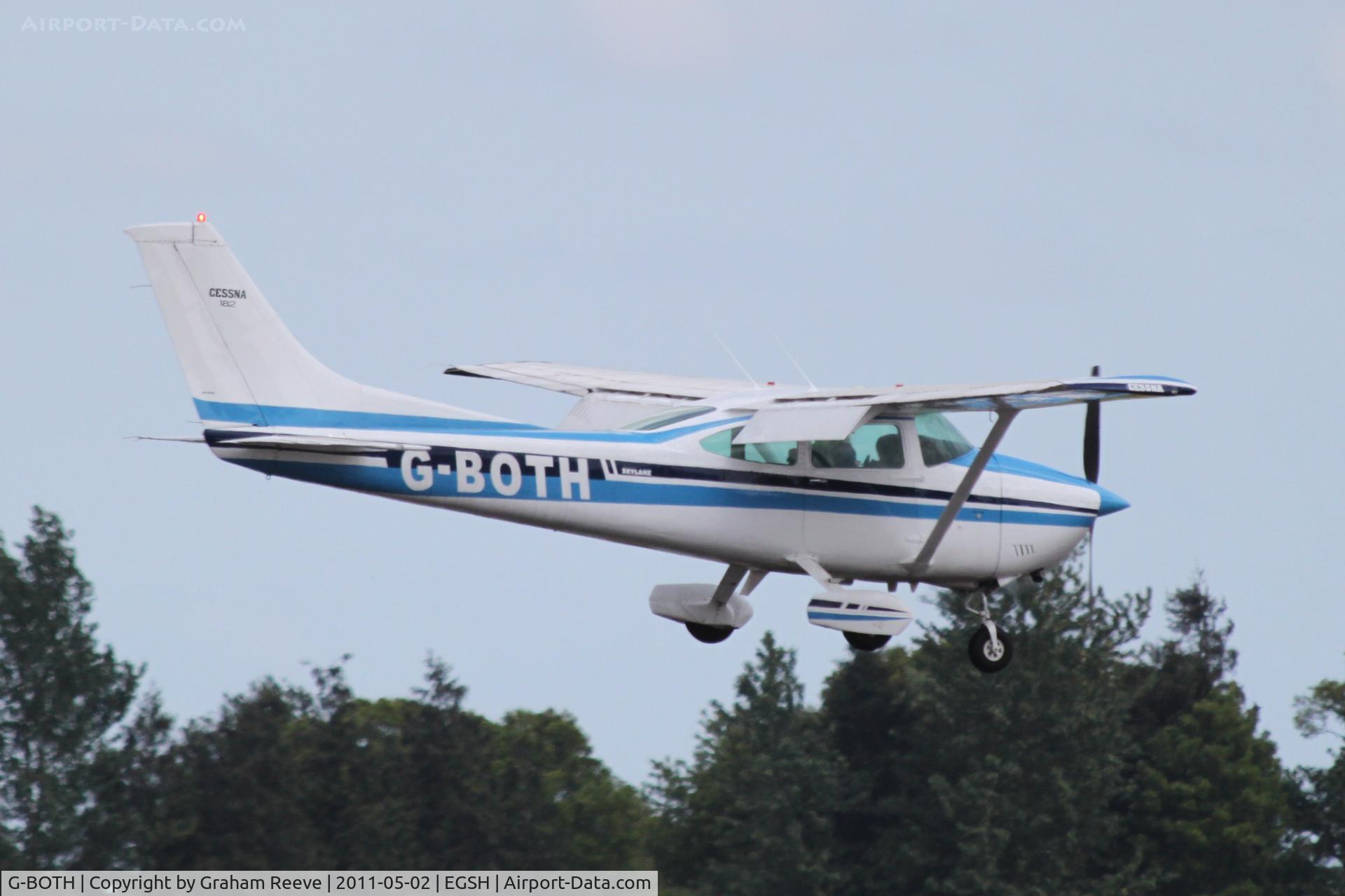 G-BOTH, 1979 Cessna 182Q Skylane C/N 182-67558, Landing at Norwich.