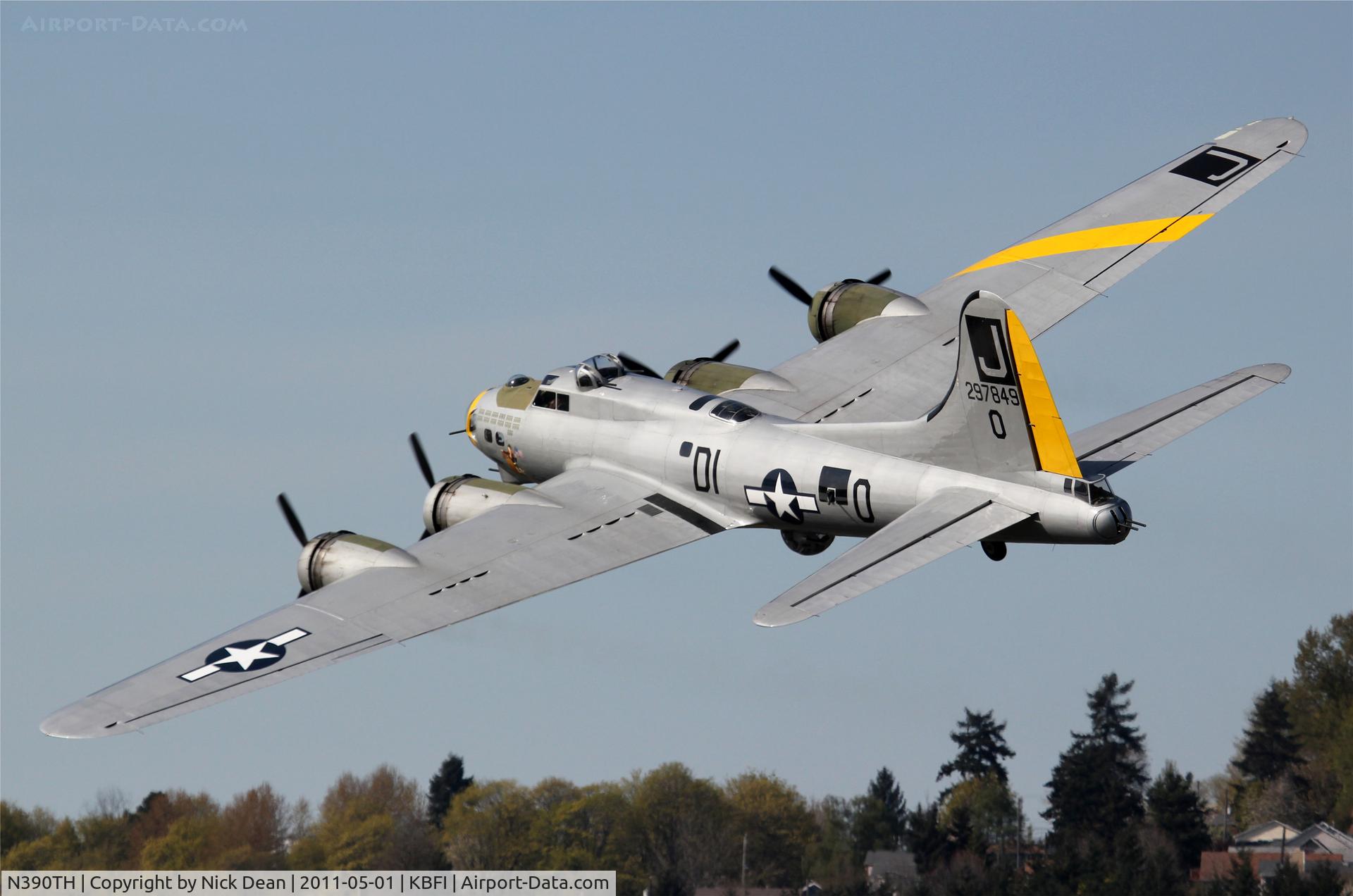 N390TH, 1944 Boeing B-17G Flying Fortress C/N Not found 44-85734, KBFI Nice turnout