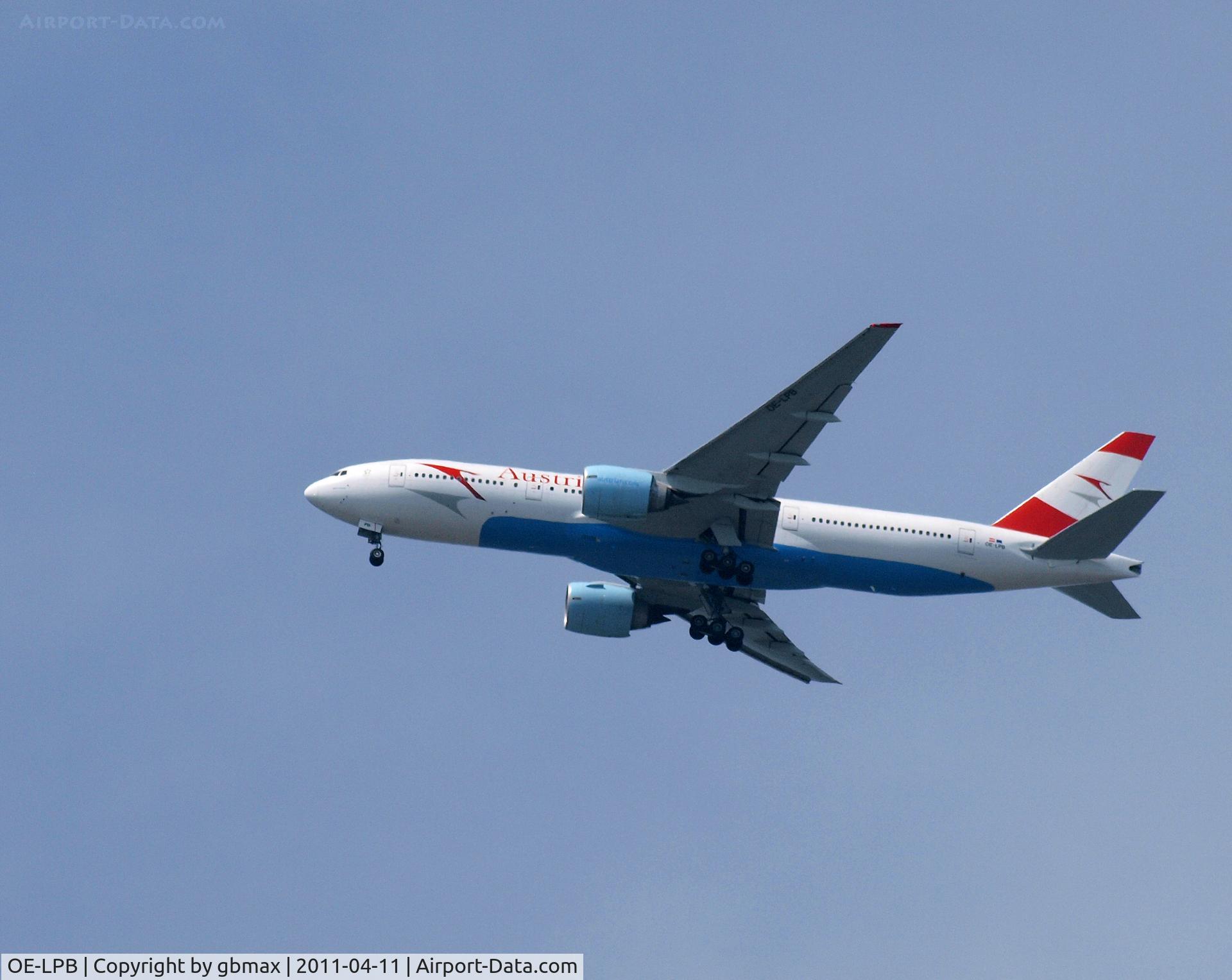 OE-LPB, 1998 Boeing 777-2Z9/ER C/N 28699, Flying over Mineola, NY, going to a landing at JFK