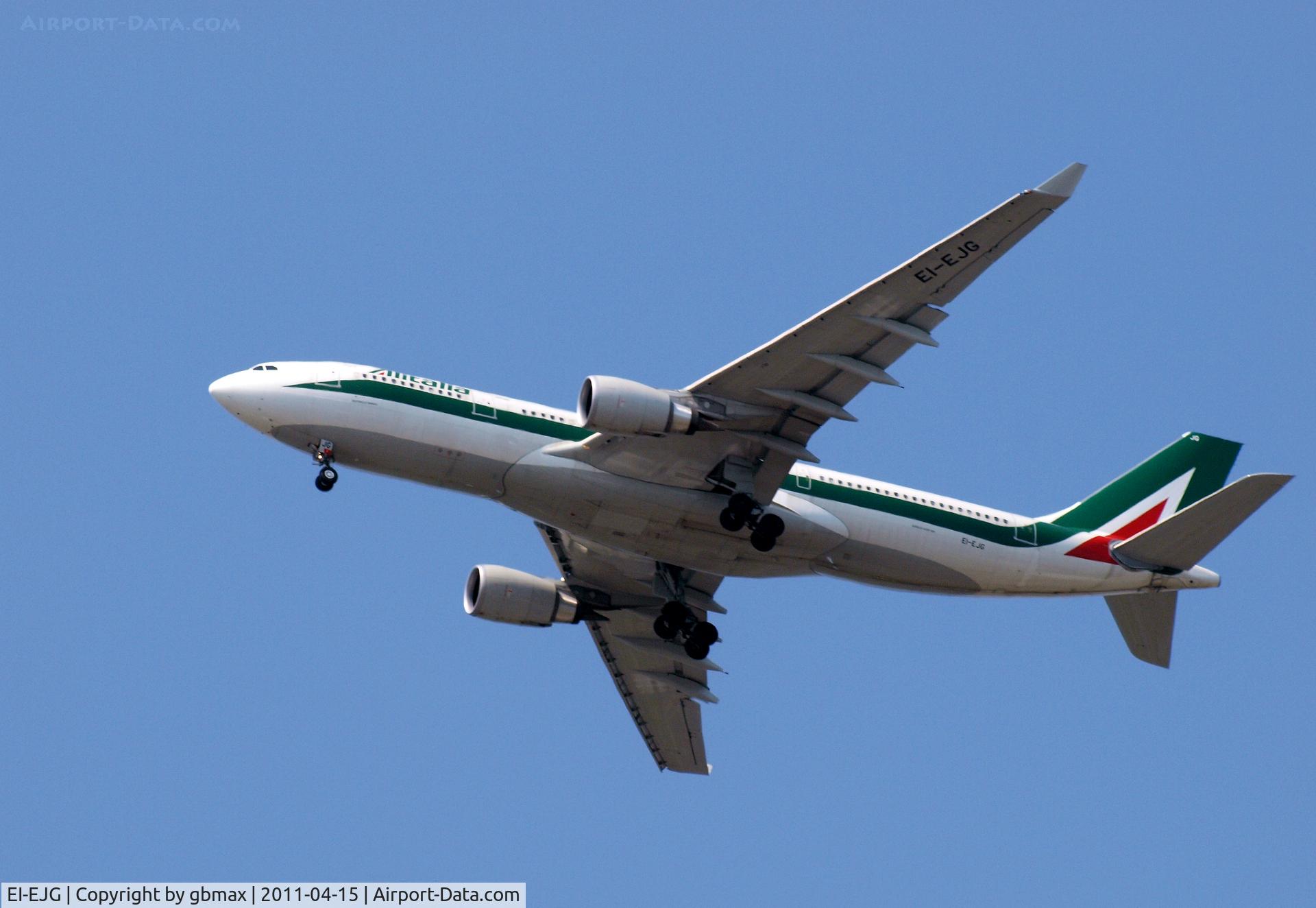 EI-EJG, 2010 Airbus A330-202 C/N 1123, Flying over Mineola, NY, going to a landing at JFK
