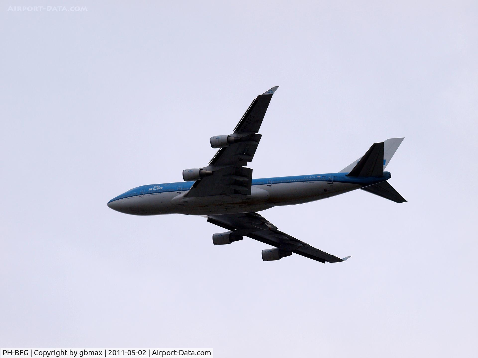 PH-BFG, 1990 Boeing 747-406 C/N 24517, Flying over Mineola, NY, going to a landing at JFK