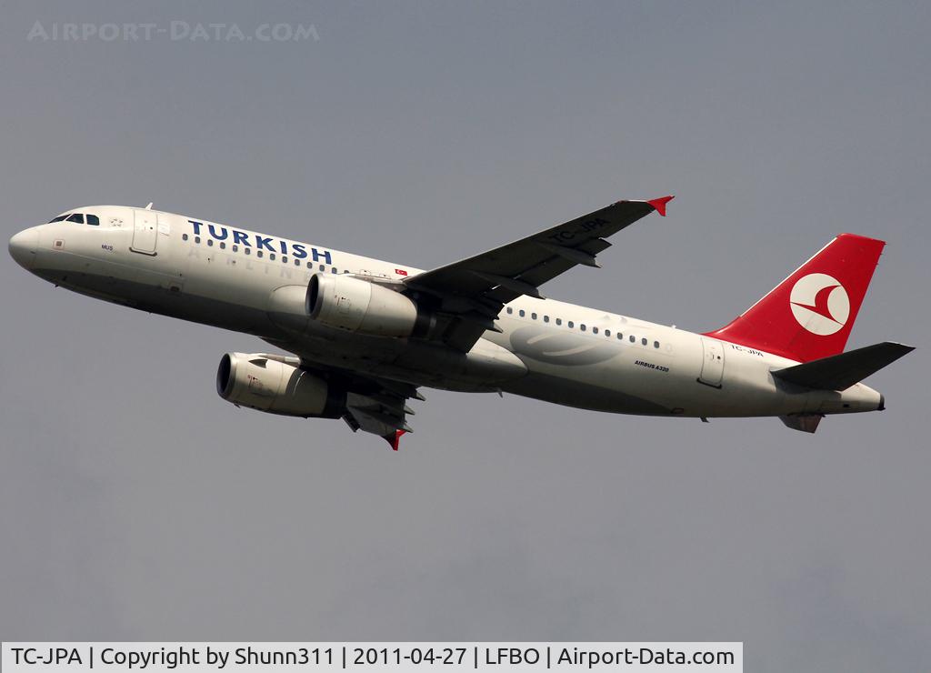 TC-JPA, 2005 Airbus A320-232 C/N 2609, Taking off rwy 32R
