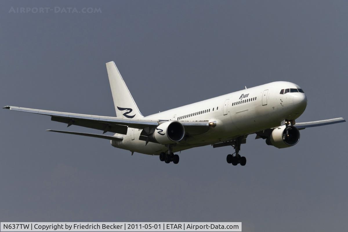 N637TW, 1991 Boeing 767-33A C/N 25403, on final RW08