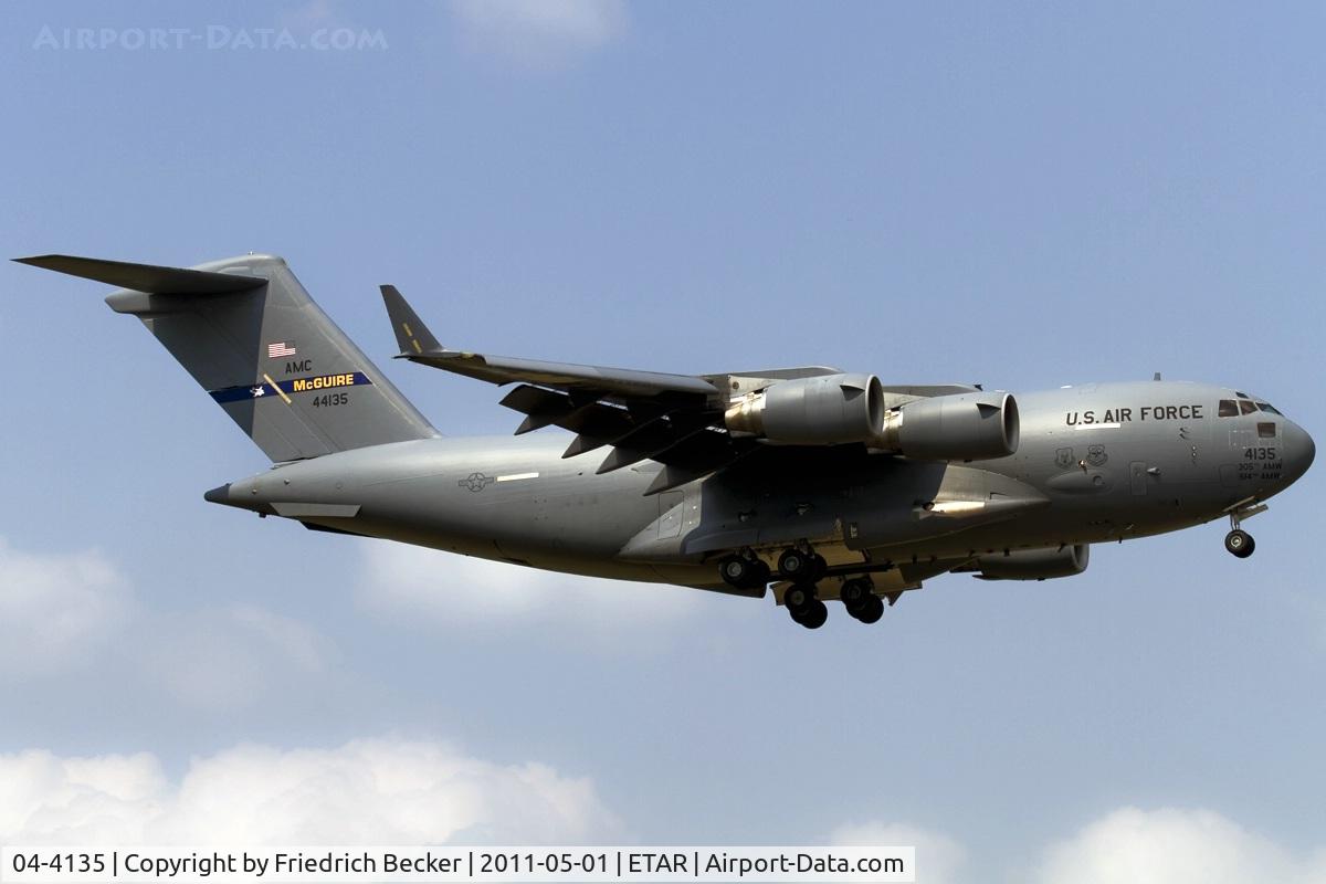 04-4135, 2005 Boeing C-17A Globemaster III C/N P-135, on final RW08
