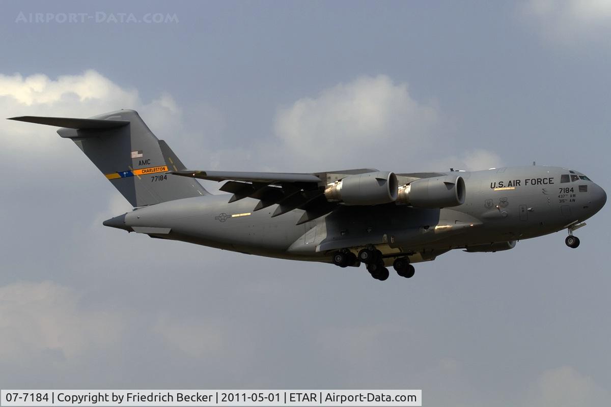 07-7184, 2007 Boeing C-17A Globemaster III C/N 50202/F201/P184, on final RW08