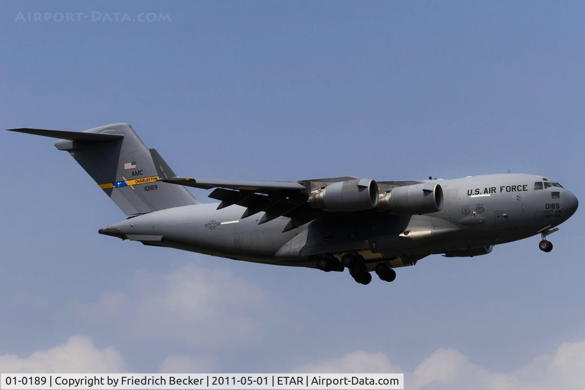 01-0189, 2002 Boeing C-17A Globemaster III C/N P-89, on final RW08