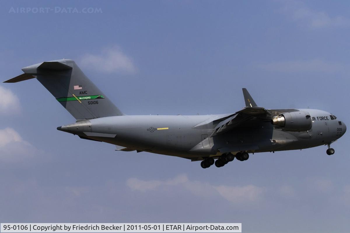 95-0106, 1995 McDonnell Douglas C-17A Globemaster III C/N P-31, on final RW08