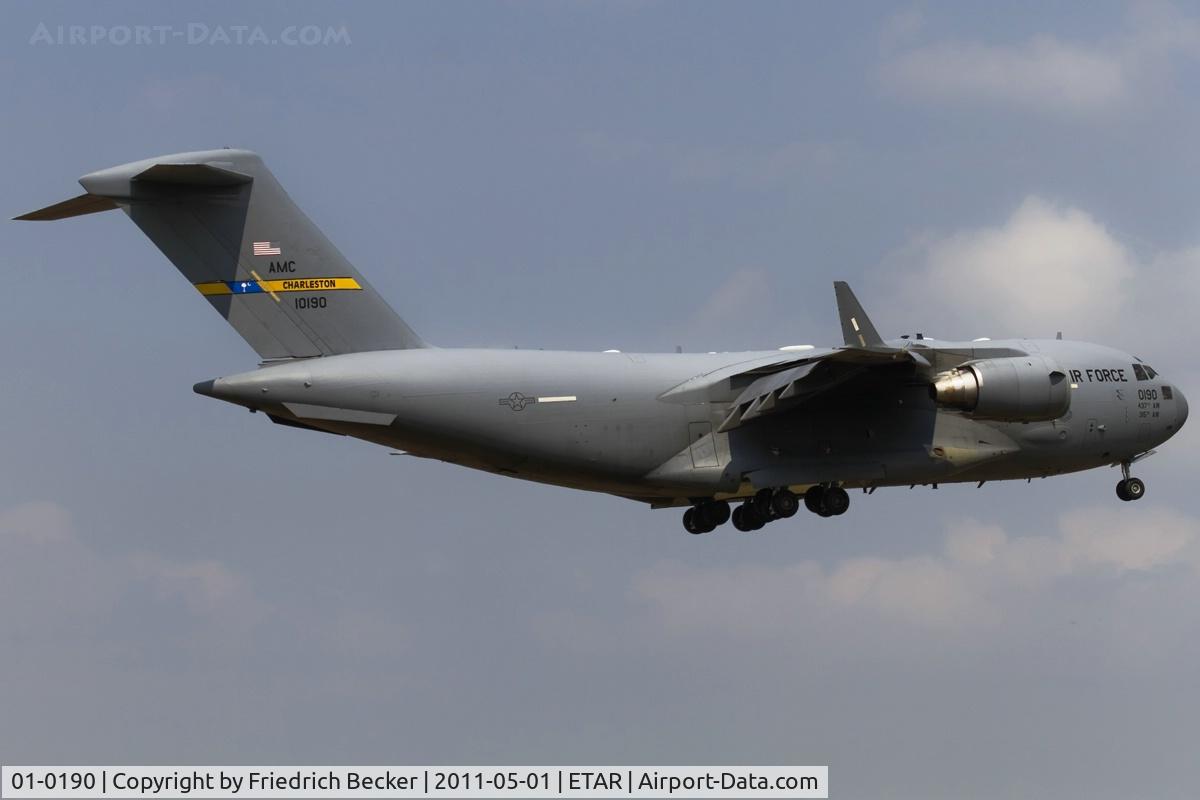 01-0190, 2002 Boeing C-17A Globemaster III C/N P-90, on final RW08