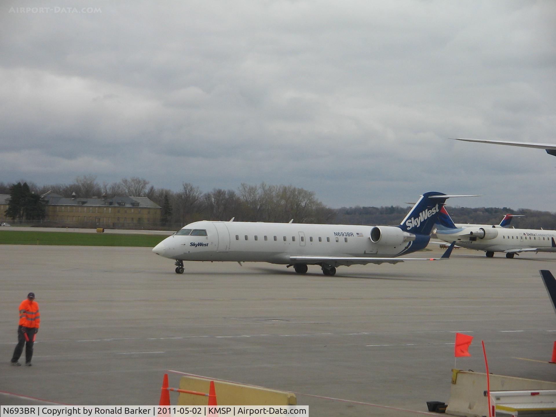 N693BR, 2003 Bombardier CRJ-200ER (CL-600-2B19) C/N 7761, MSP, MN