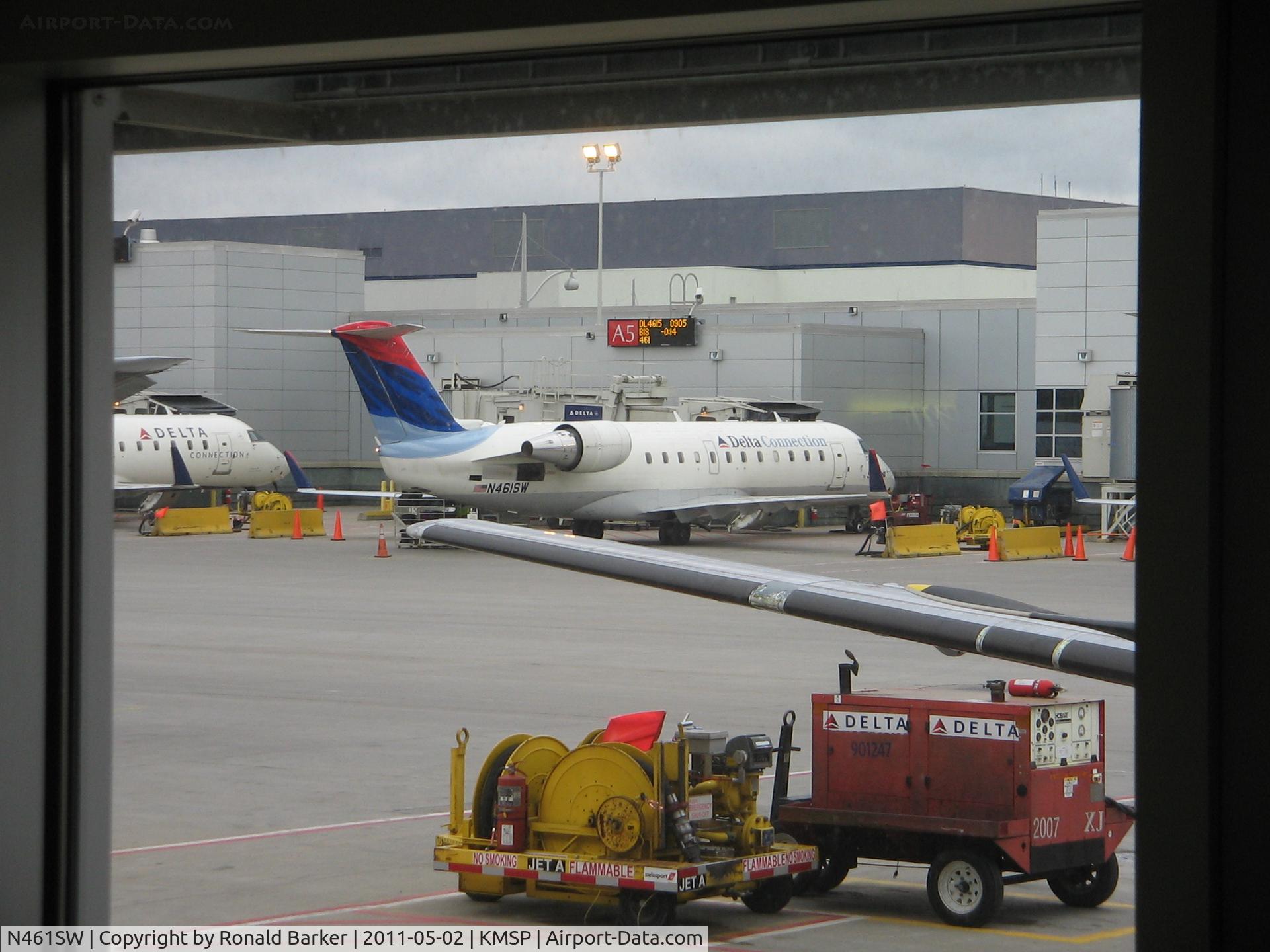 N461SW, 2003 Bombardier CRJ-200LR (CL-600-2B19) C/N 7811, MSP, MN