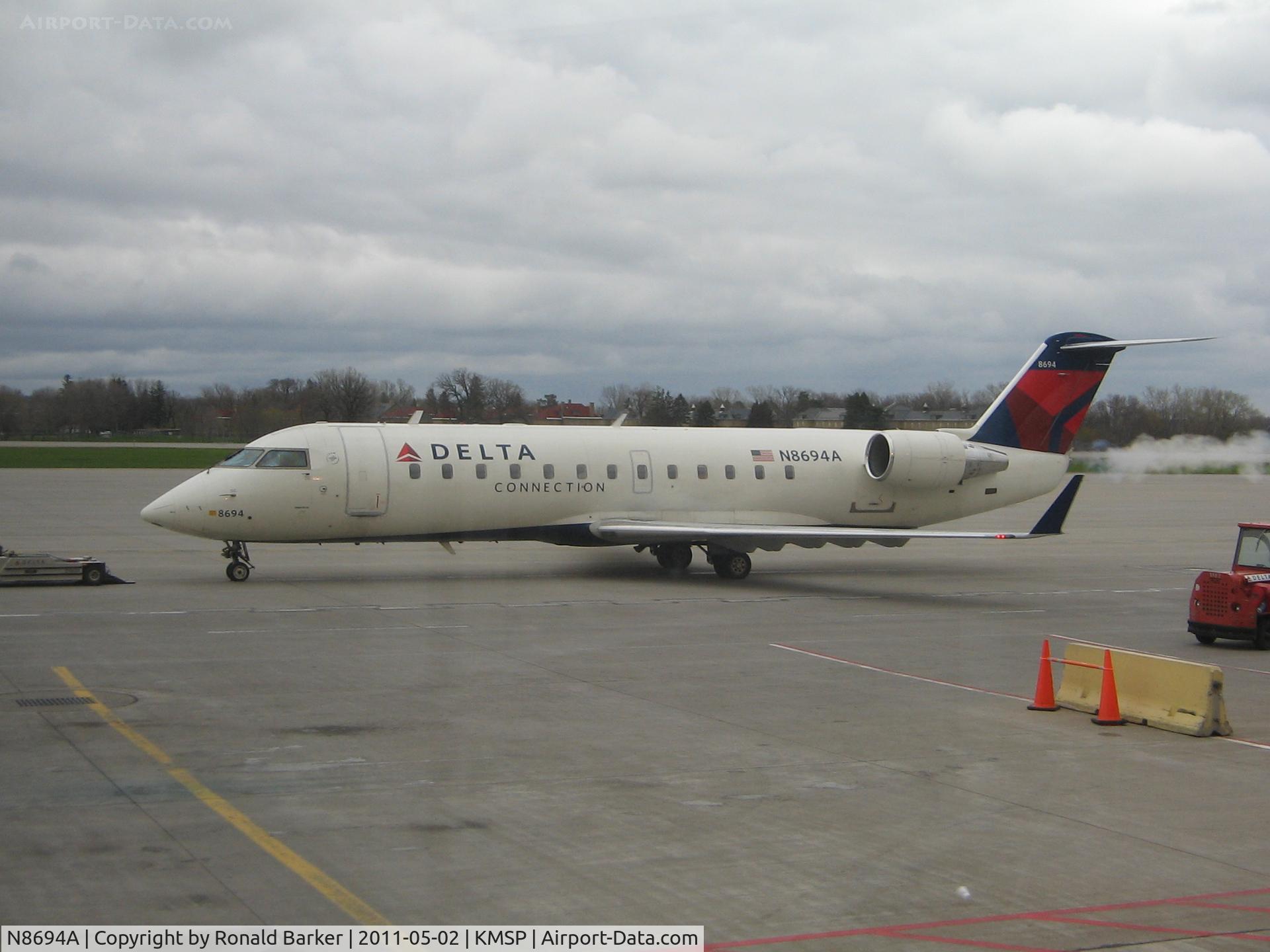 N8694A, 2002 Canadair CRJ-200 (CL-600-2B19) C/N 7694, MSP, MN