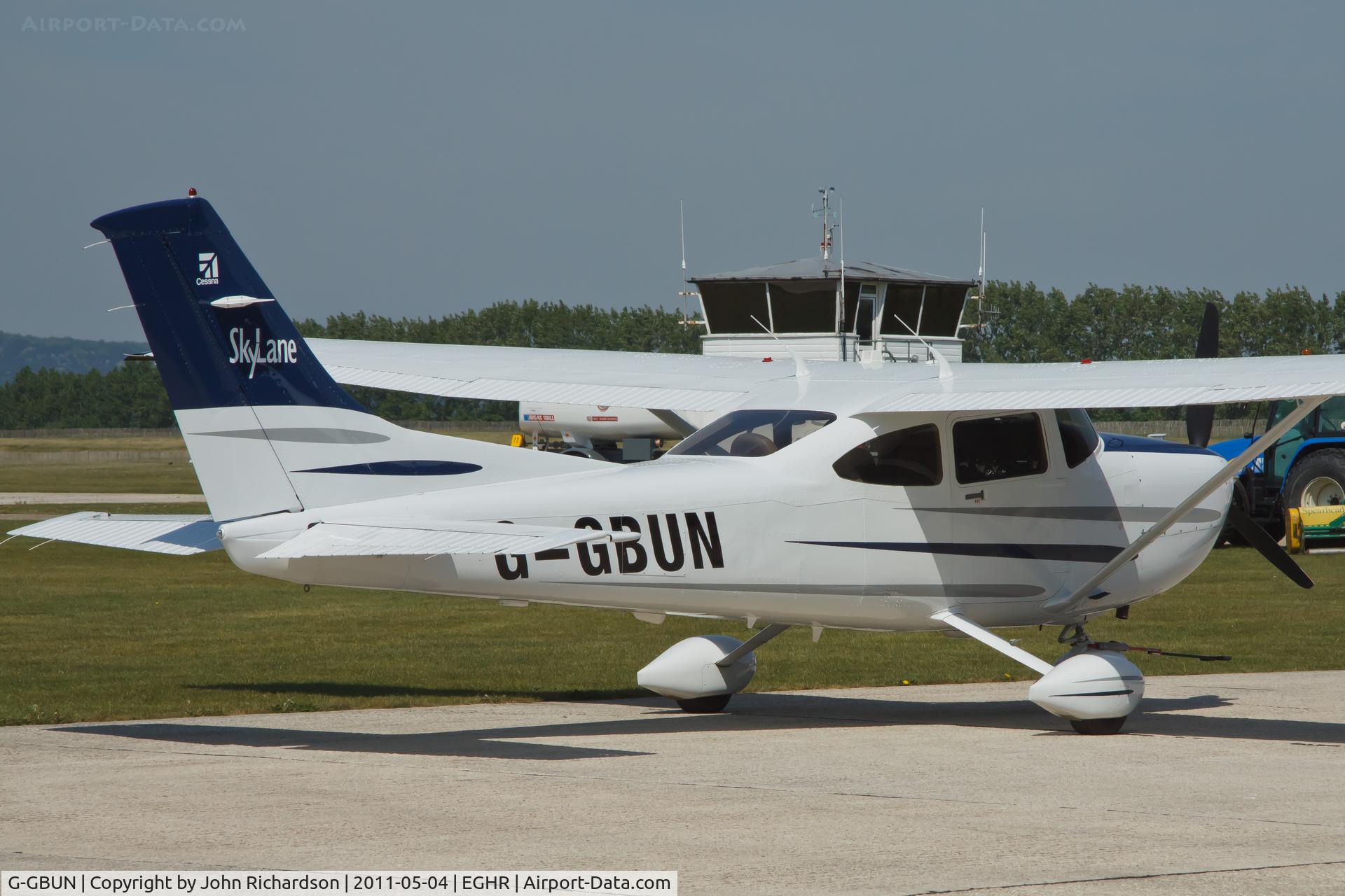 G-GBUN, 2003 Cessna 182T Skylane C/N 18281280, Visiting