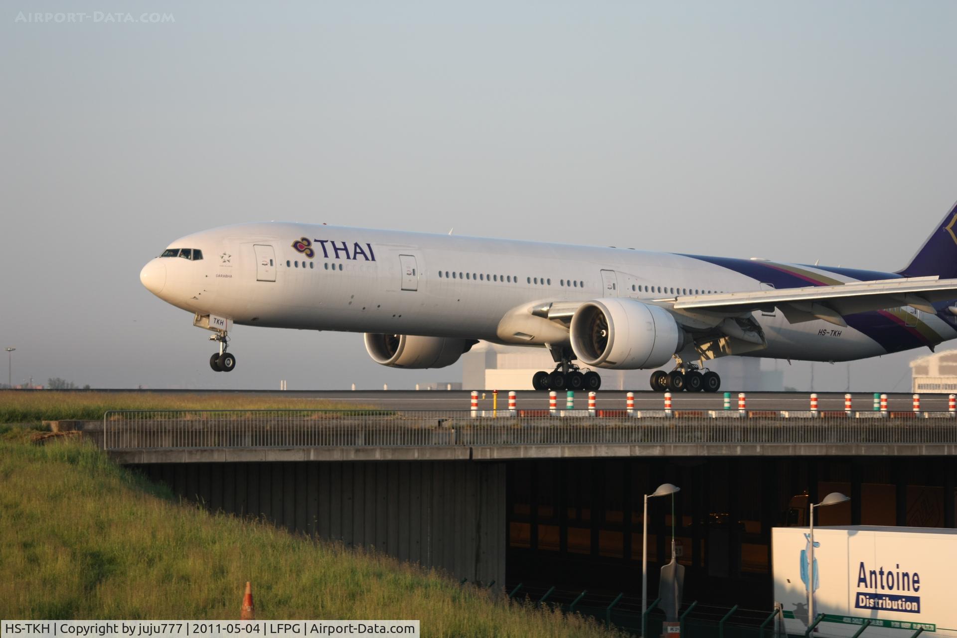 HS-TKH, 2007 Boeing 777-35R/ER C/N 35158/637, on landing at CDG