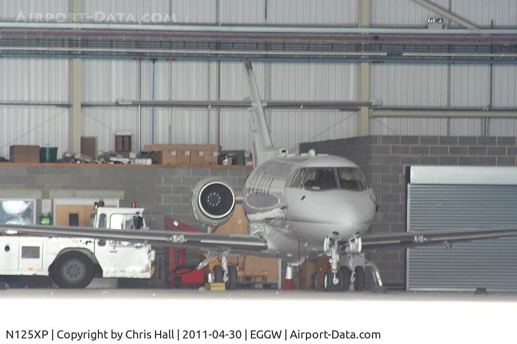 N125XP, 2000 Raytheon Hawker 800XP C/N 258485, inside the Signature Flight Support hangar