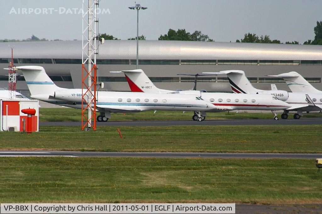 VP-BBX, Gulfstream Aerospace G-V Gulfstream V C/N 622, on the Delta ramp at Farnborough