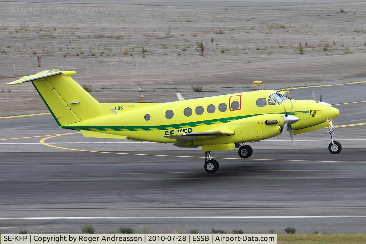 SE-KFP, 1989 Beech B200C Super King Air King Air C/N BL-132, DFL12 arriving from ESGL