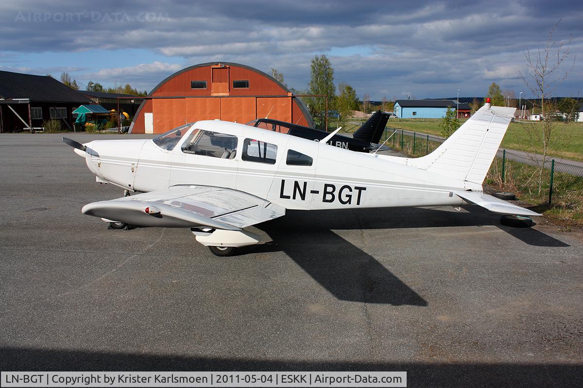 LN-BGT, 1975 Piper PA-28-151 Cherokee Warrior C/N 28-7515208, Awaits service here in Sweden.