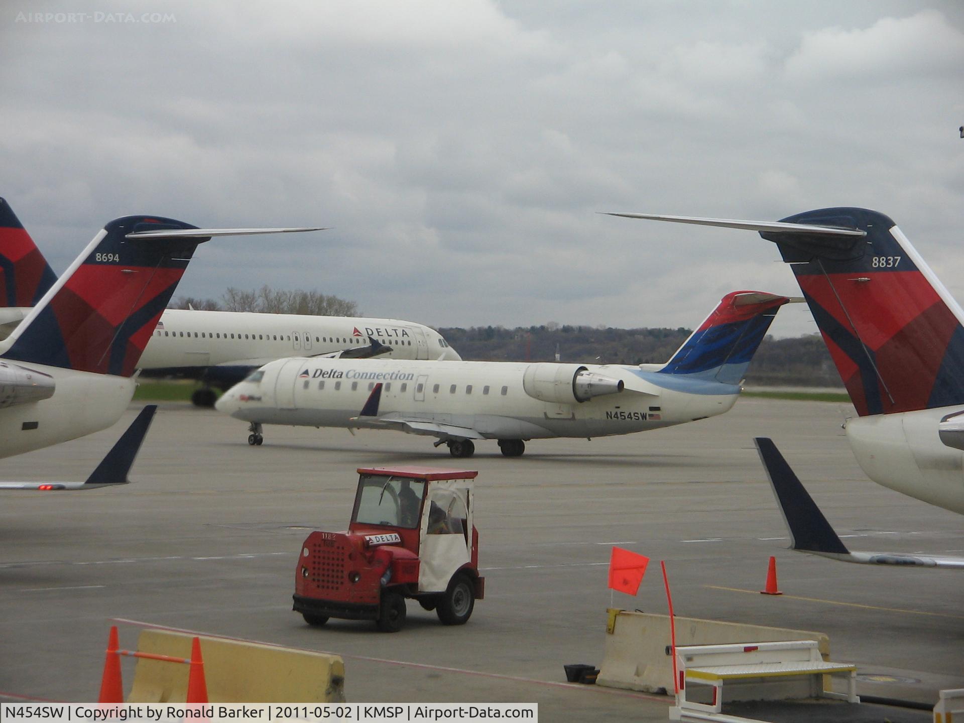 N454SW, 2003 Bombardier CRJ-200LR (CL-600-2B19) C/N 7749, MSP, MN