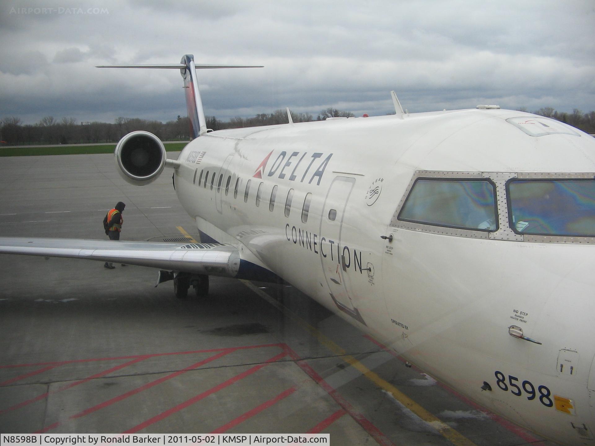 N8598B, 2001 Bombardier CRJ-200 (CL-600-2B19) C/N 7598, MSP, MN