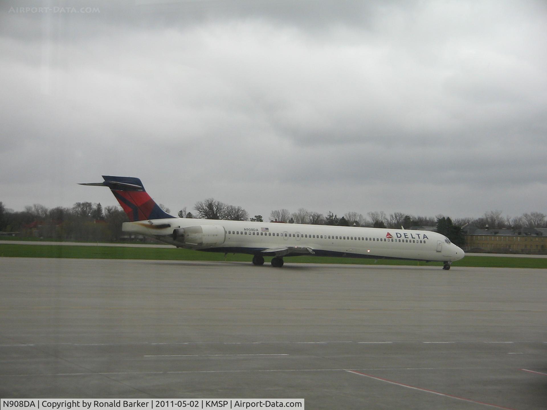 N908DA, 1995 McDonnell Douglas MD-90-30 C/N 53388, MSP, MN
