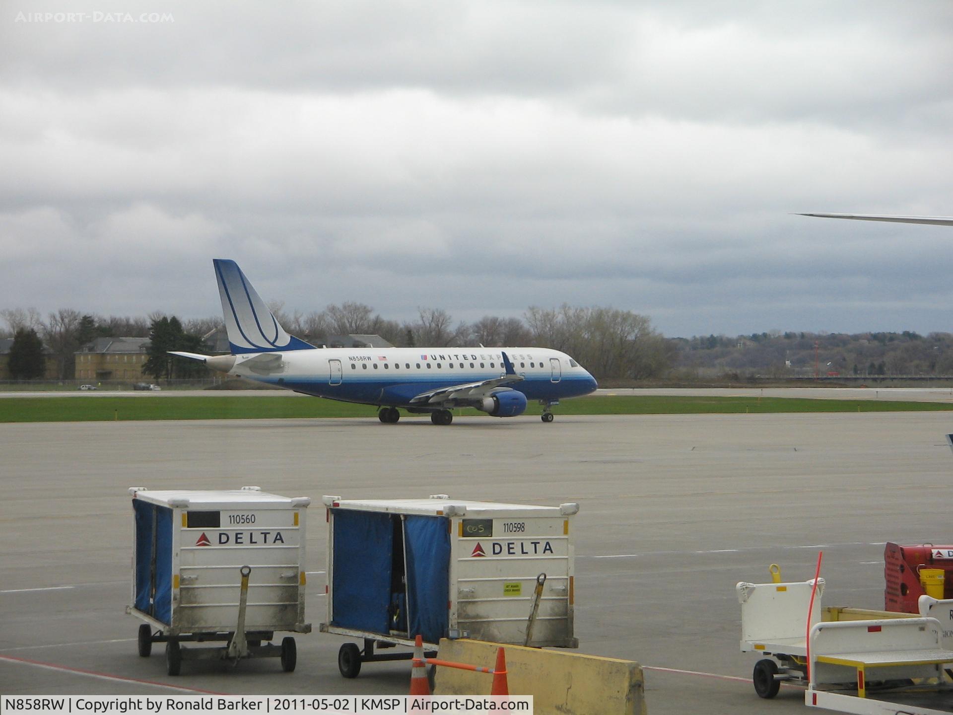 N858RW, 2005 Embraer 170SE (ERJ-170-100SE) C/N 17000080, MSP, MN