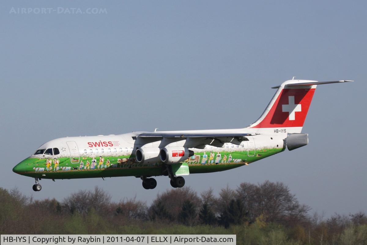 HB-IYS, 2001 British Aerospace Avro 146-RJ100 C/N E3381, Colorfull scheme called 