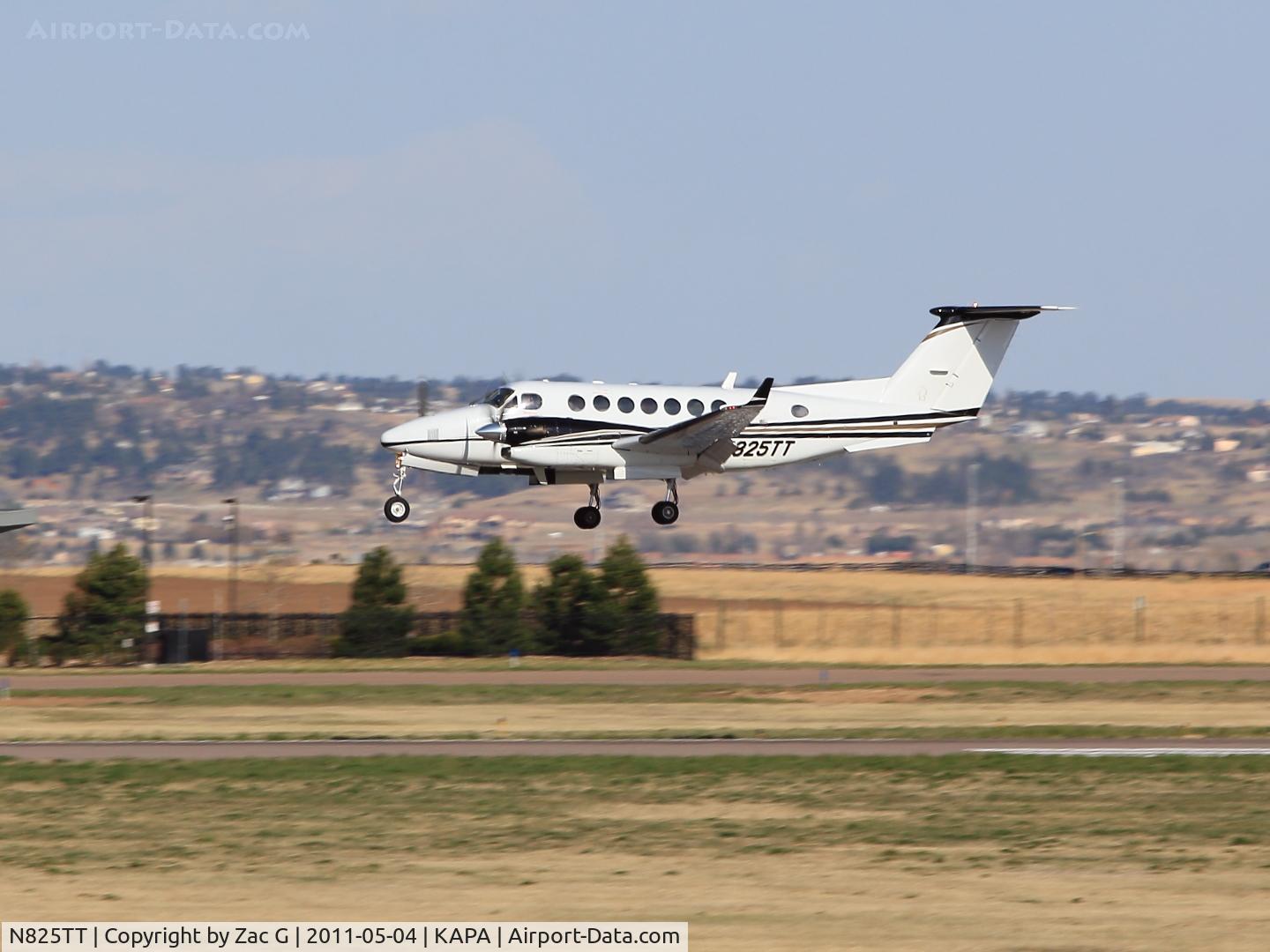 N825TT, Raytheon Aircraft Company B300 C/N FL-490, Landing on 35R