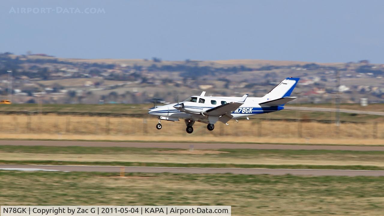 N78GK, 1976 Beech B-60 Duke C/N P-401, Landing on 35R