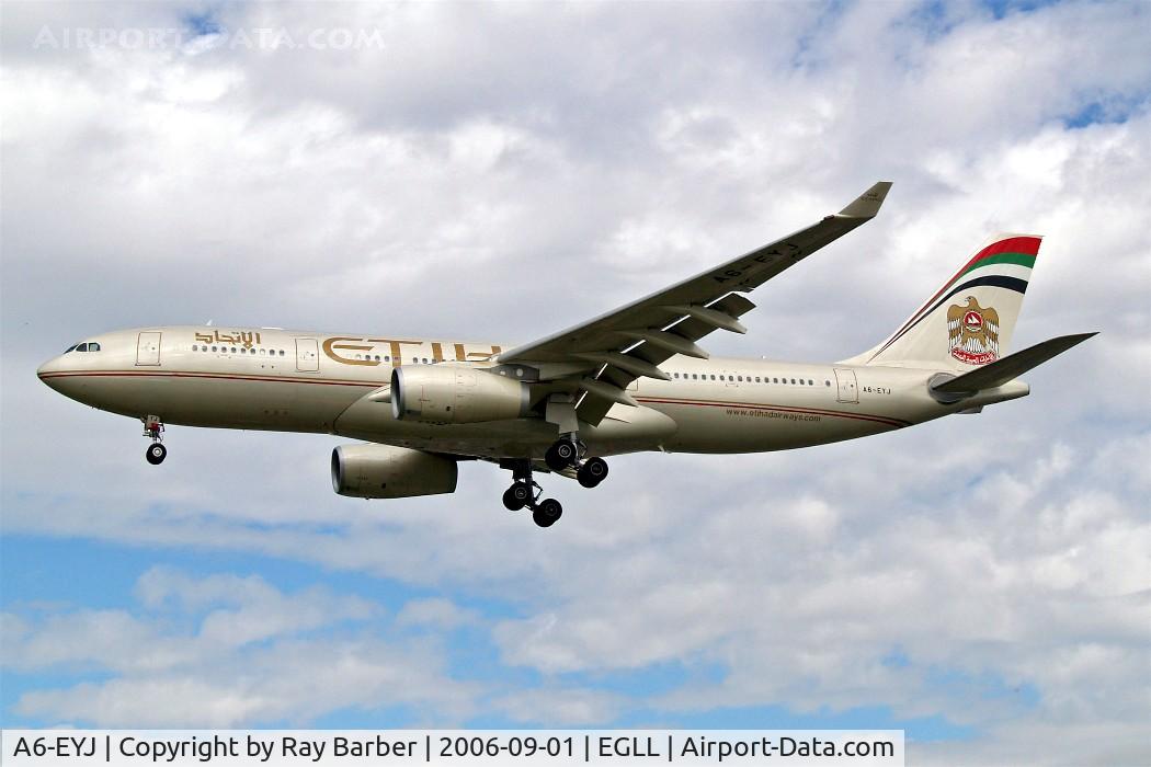 A6-EYJ, 2006 Airbus A330-243 C/N 737, Airbus A330-243 [737] (Etihad Airways) Heathrow~G 01/09/2006