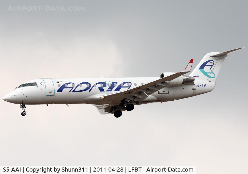 S5-AAI, 1998 Canadair CRJ-200LR (CL-600-2B19) C/N 7248, Landing rwy 20
