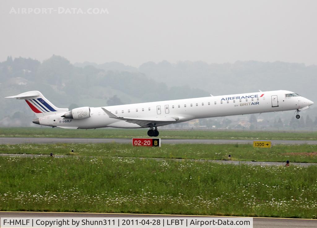 F-HMLF, 2010 Bombardier CRJ-1000EL NG (CL-600-2E25) C/N 19010, Taking off rwy 02
