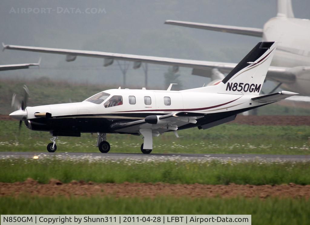 N850GM, Socata TBM-700 C/N 535, Taking off rwy 20
