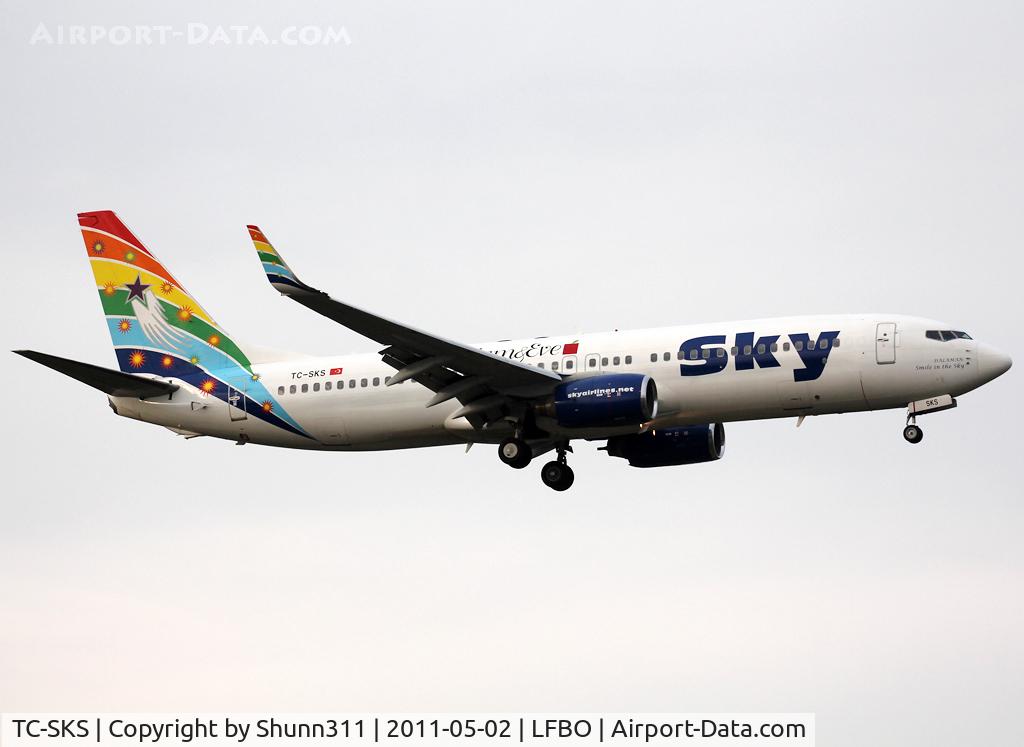 TC-SKS, 2001 Boeing 737-83N C/N 32348, Landing rwy 14R