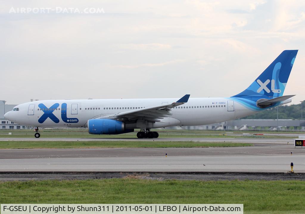 F-GSEU, 2004 Airbus A330-243 C/N 635, Ready for take off to Punta Cana on rwy 14L...