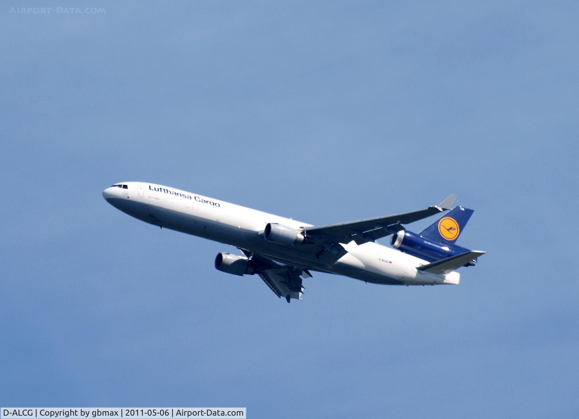 D-ALCG, 1999 McDonnell Douglas MD-11F C/N 48799, Flying over Mineola, NY, going to a landing at JFK