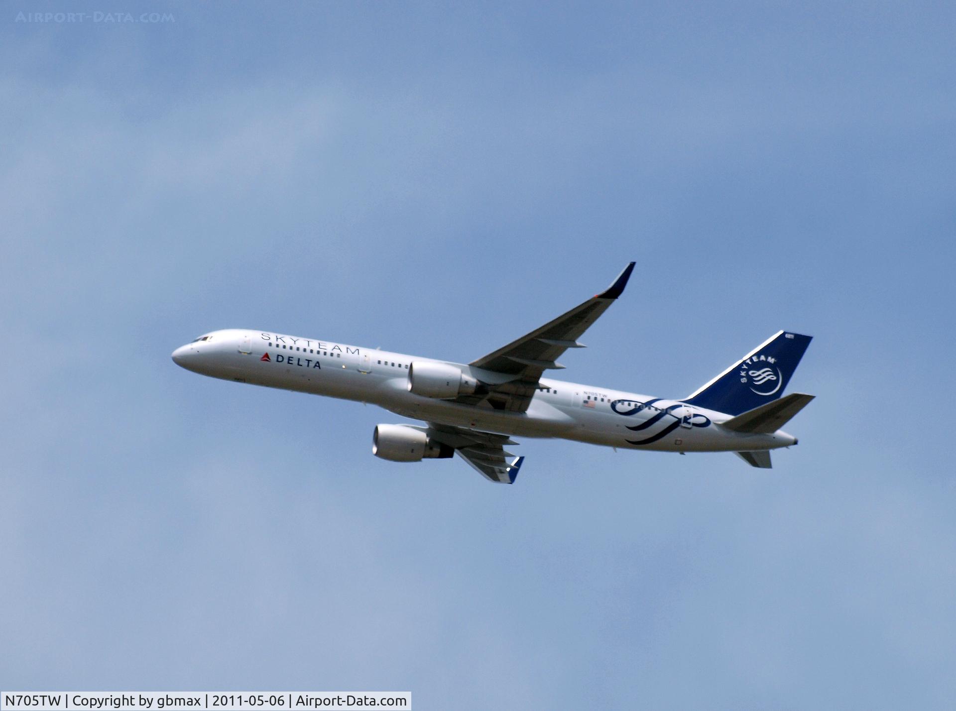 N705TW, 1997 Boeing 757-231ER C/N 28479, Flying over Mineola, NY, going to a landing at JFK