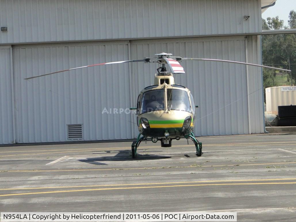 N954LA, 2010 Eurocopter AS-350B-2 Ecureuil Ecureuil C/N 4999, Parked facing north waiting for next crew