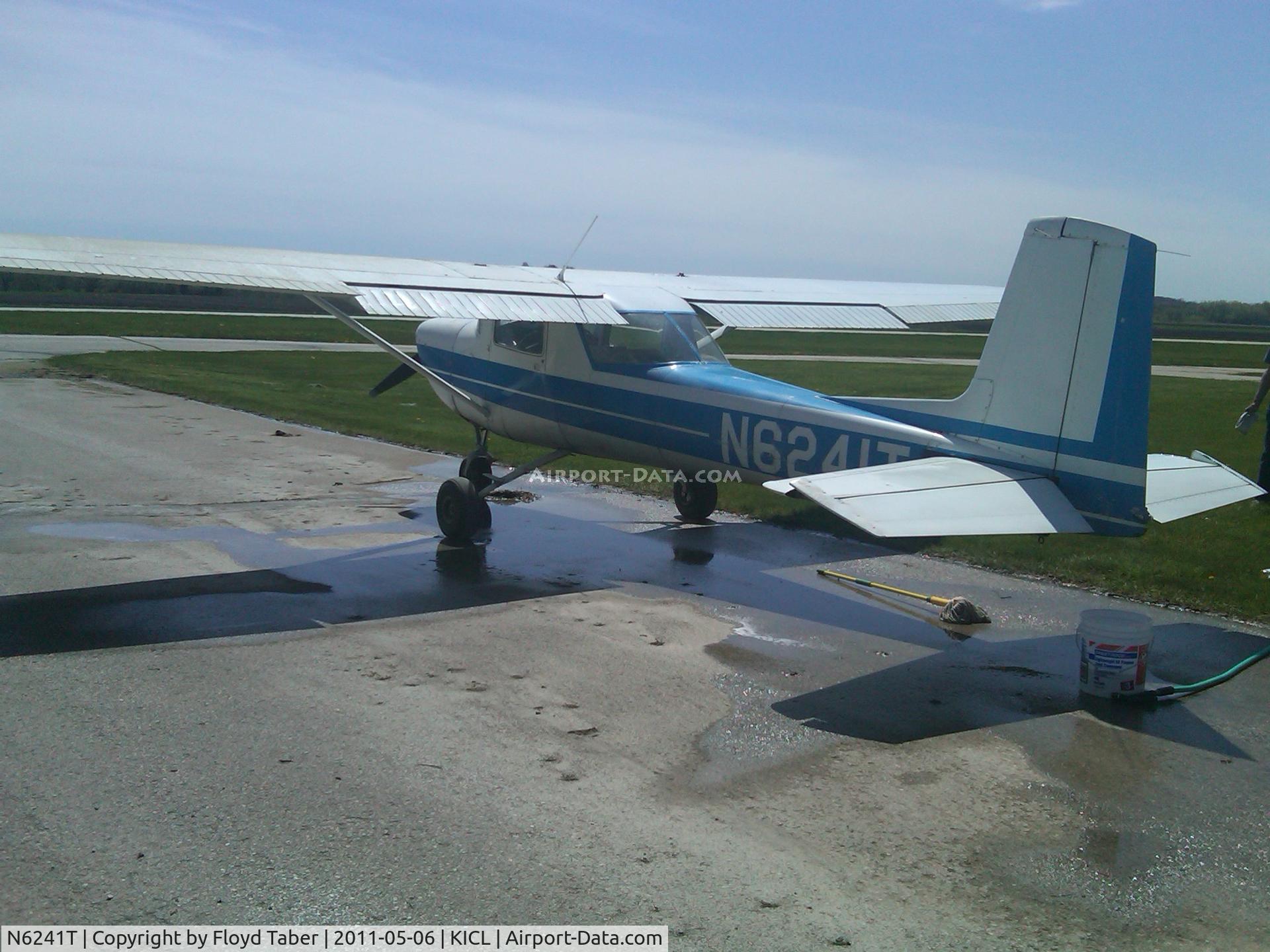 N6241T, 1964 Cessna 150E C/N 15060941, Bath time