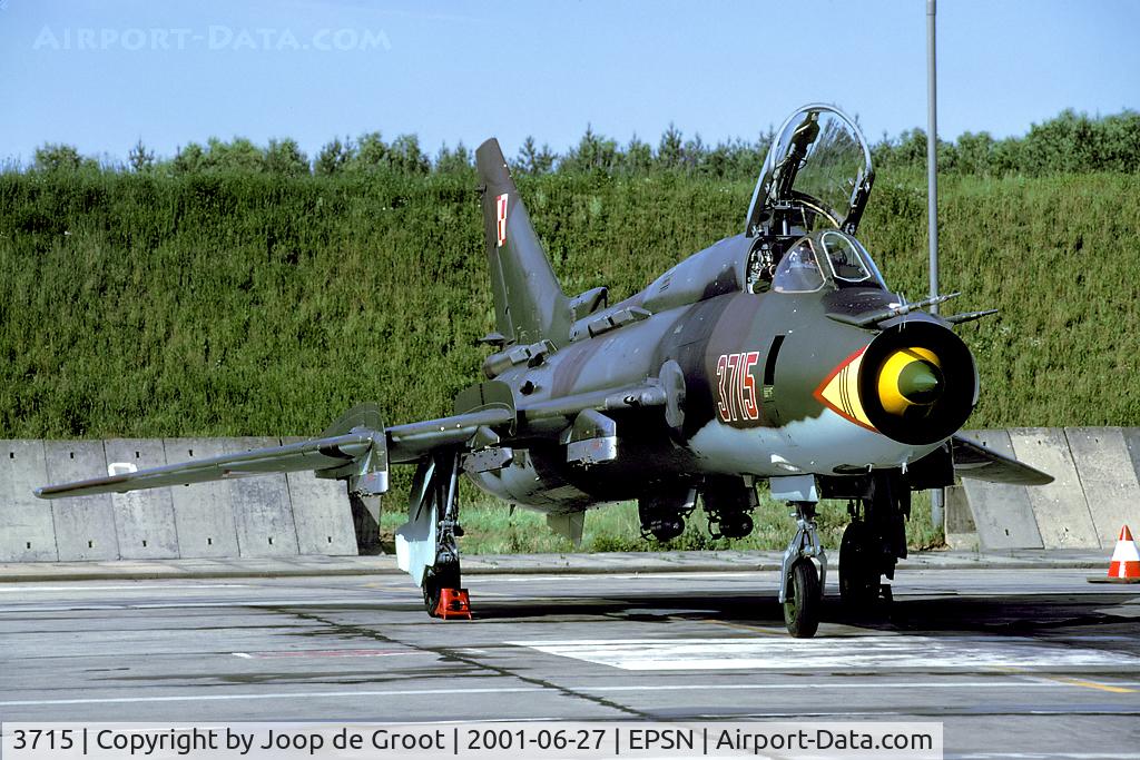 3715, Sukhoi Su-22M-4 C/N 37715, preparation for the evening mission