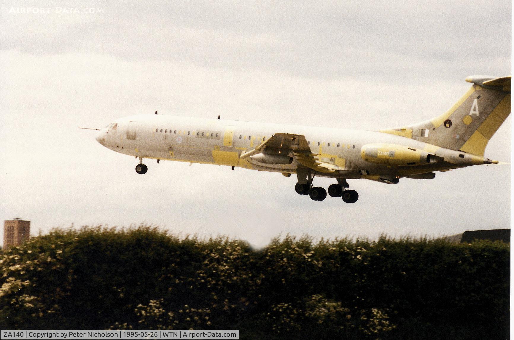ZA140, 1964 Vickers VC10 K.2 C/N 814, VC-10 K.2 air refuelling tanker of 101 Squadron landing at RAF Waddington in May 1995.