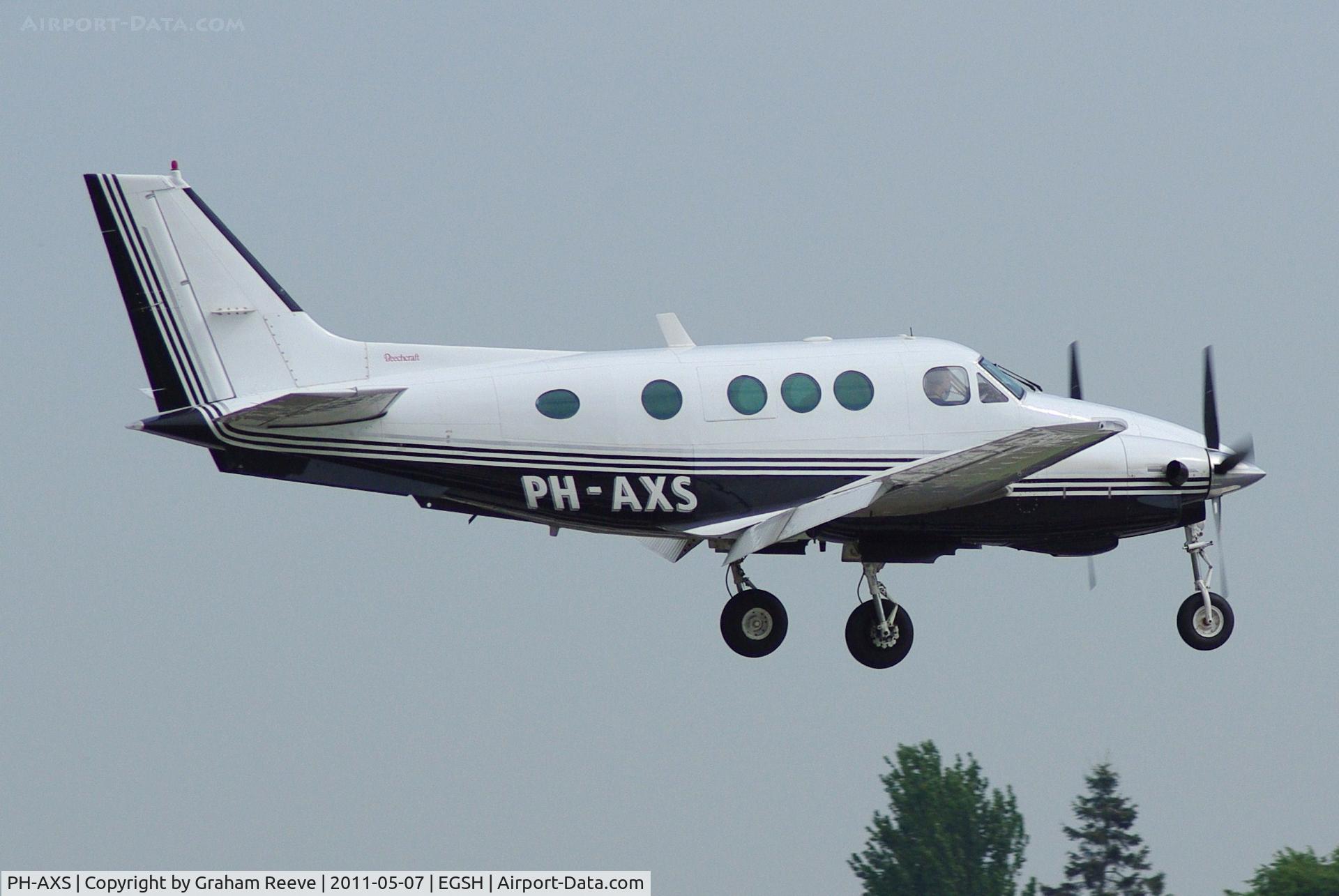 PH-AXS, 1978 Beech E90 King Air C/N LW-297, Landing at Norwich.