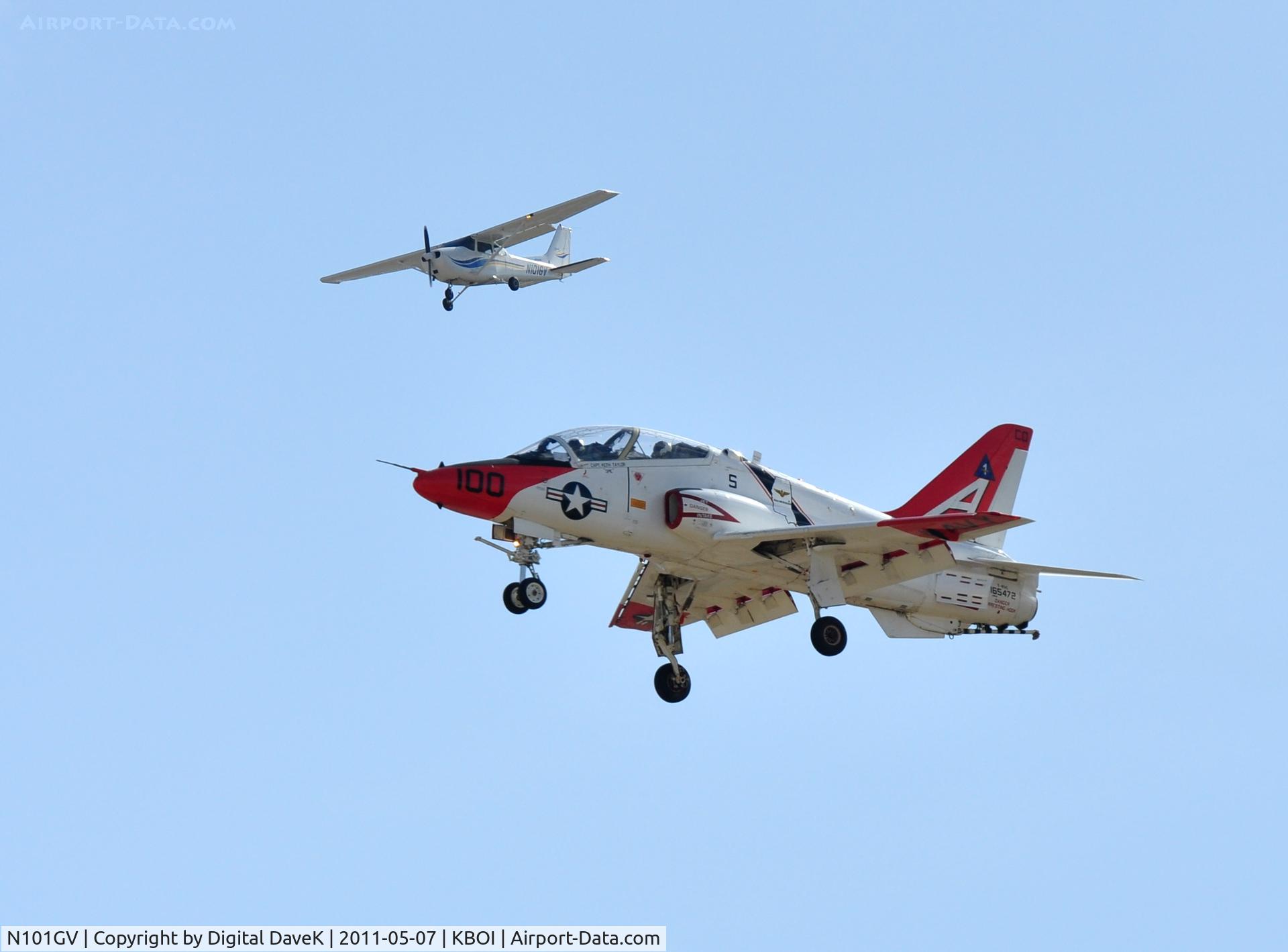 N101GV, 1998 Cessna 172S C/N 172S8021, On approach with Navy