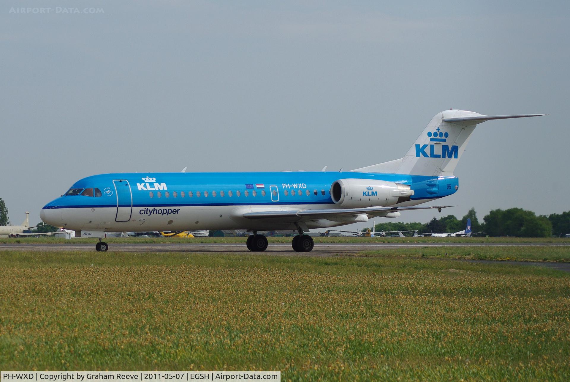 PH-WXD, 1995 Fokker 70 (F-28-0070) C/N 11563, About to depart.