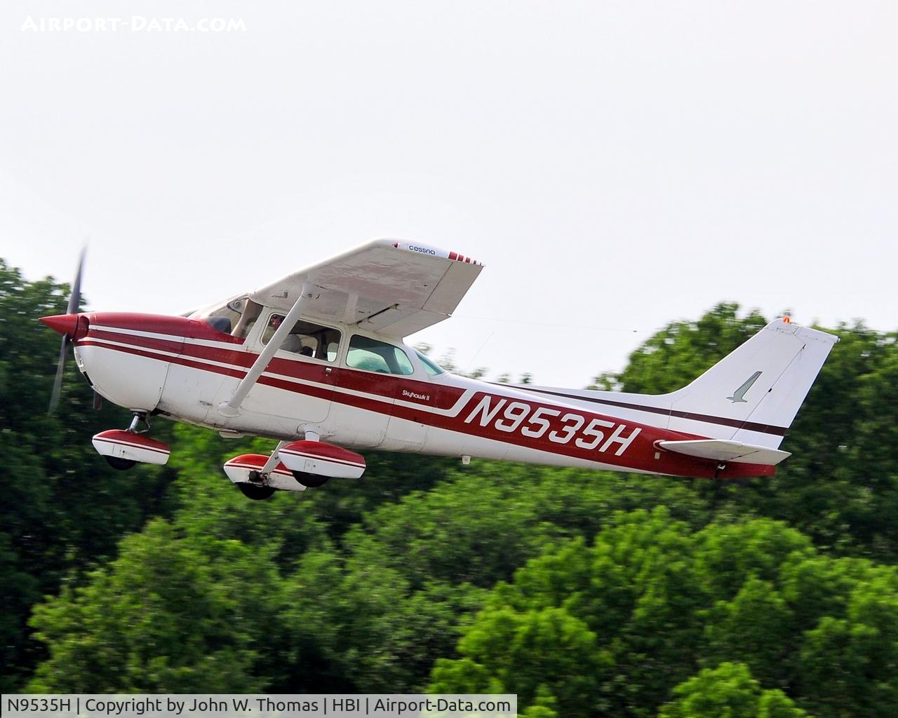 N9535H, 1975 Cessna 172M C/N 17266209, Departing runway 21