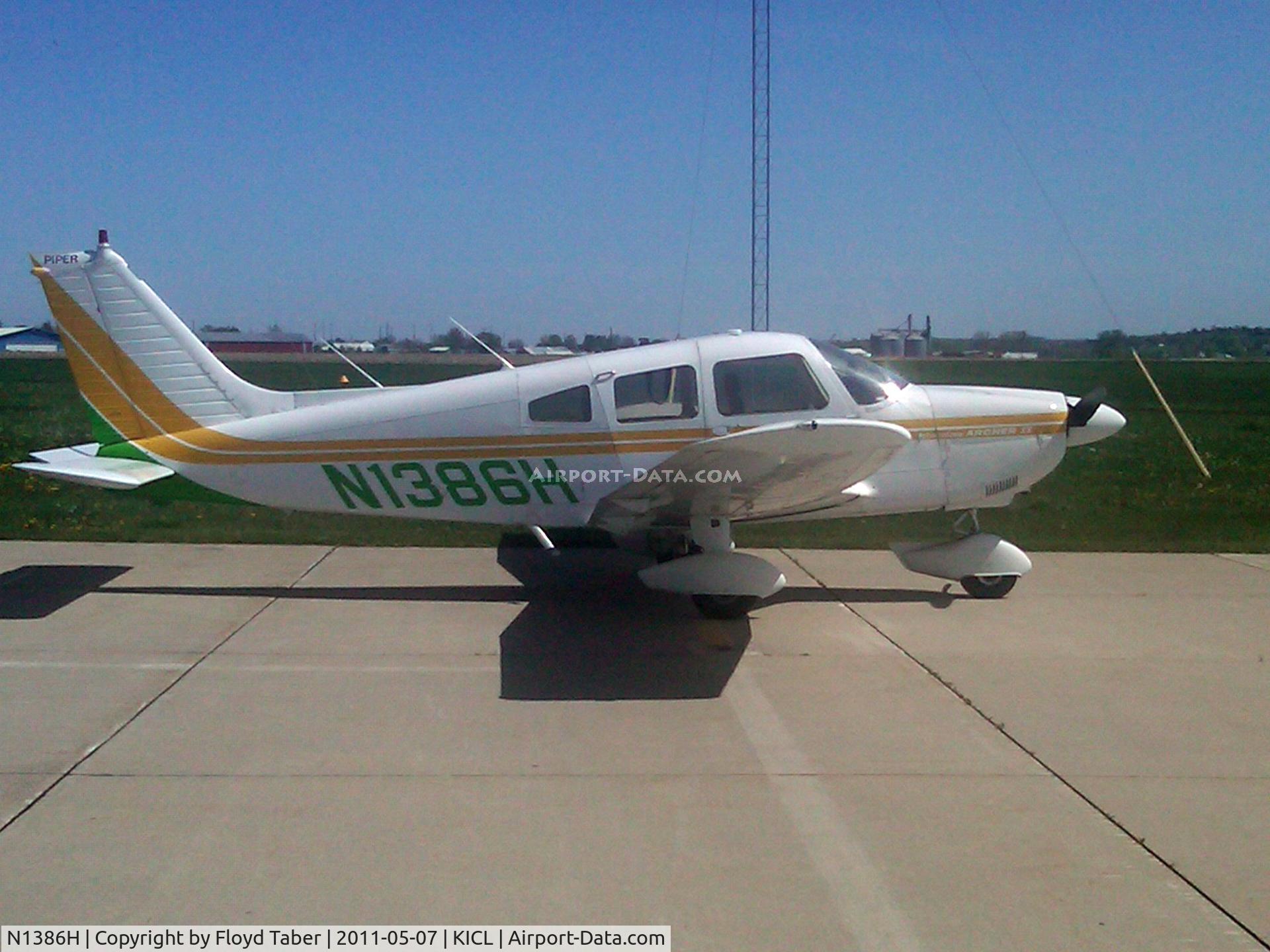 N1386H, 1977 Piper PA-28-181 C/N 28-7790310, In for a visit to KICL
