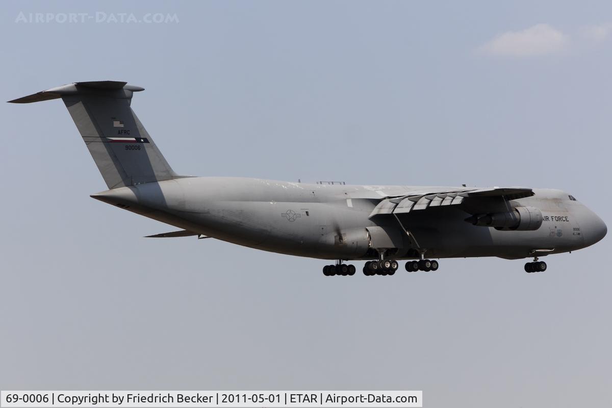 69-0006, 1969 Lockheed C-5A Galaxy C/N 500-0037, on final RW08