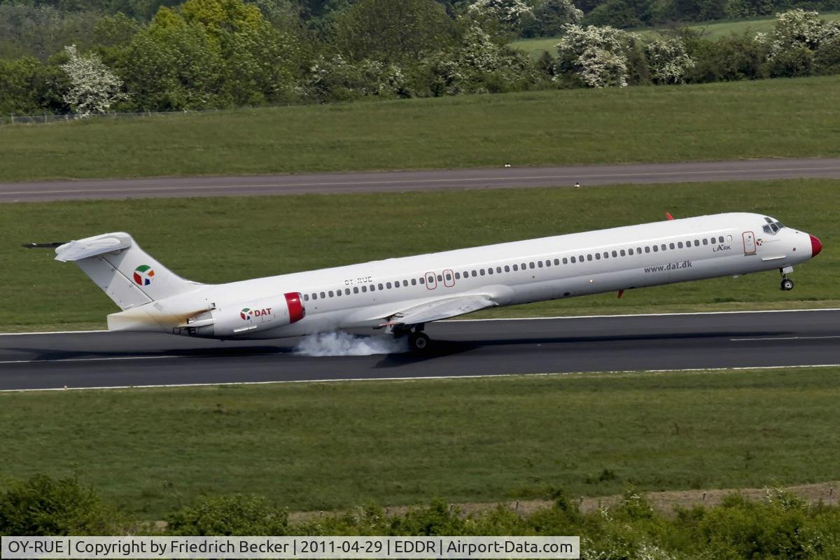 OY-RUE, 1990 McDonnell Douglas MD-83 (DC-9-83) C/N 49936, touchdown RW09