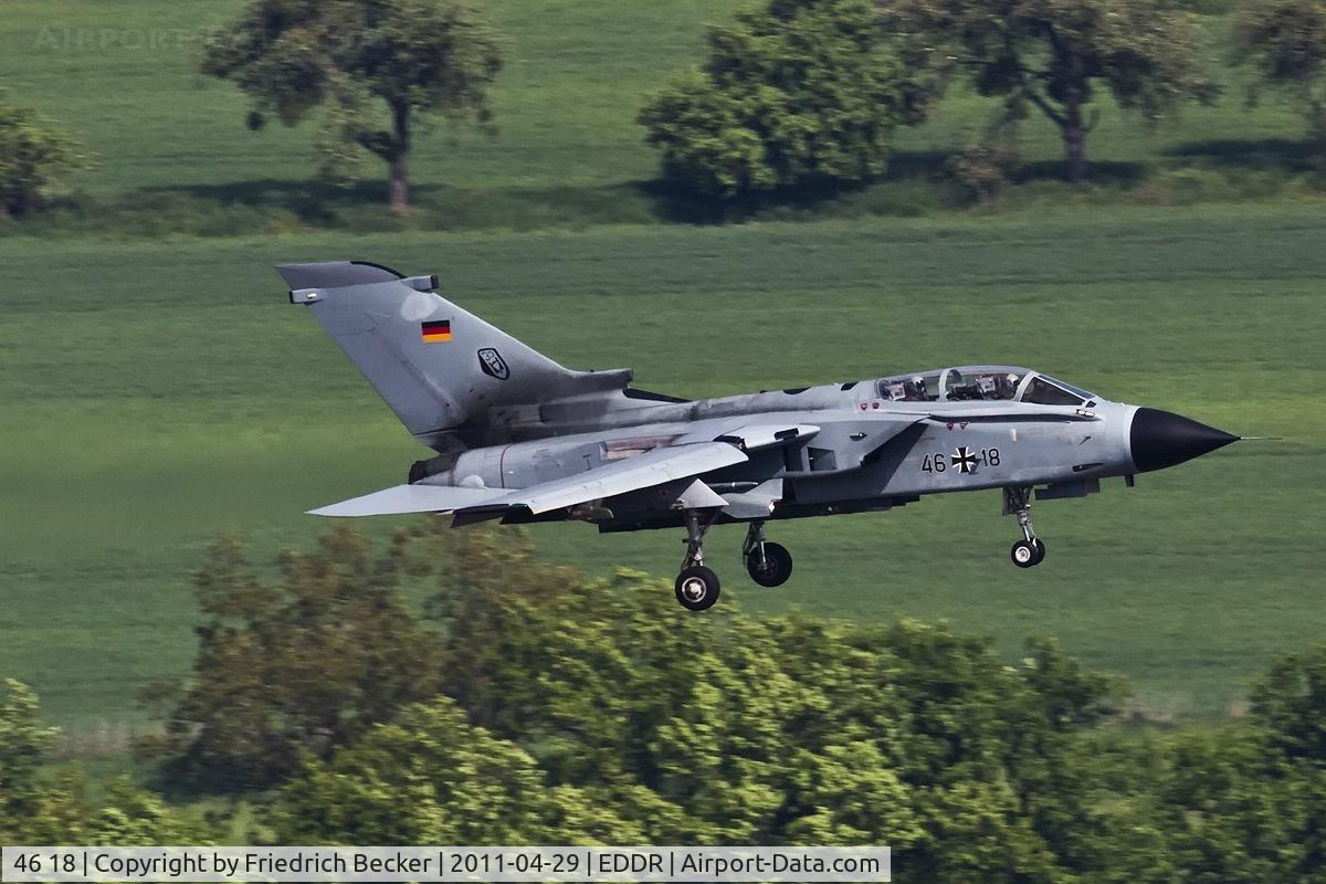 46 18, Panavia Tornado IDS C/N 789/GS251/4318, on final RW09